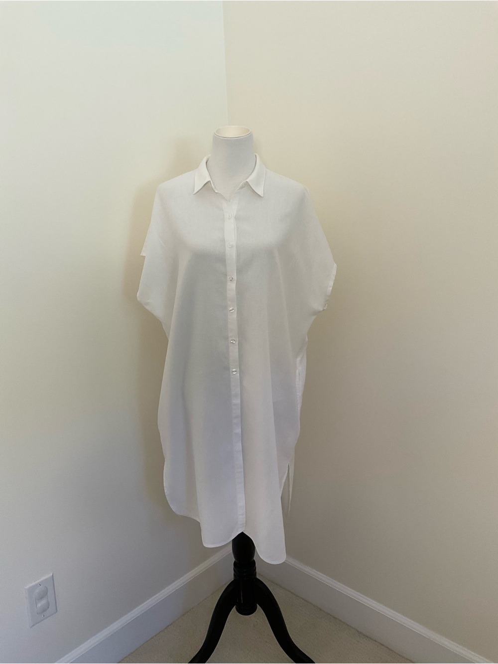 Calligraphie Casual Short-Sleeve Button-Down Tunic Shirt in White